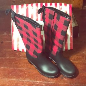⭐️Brand new, red and black boots!!